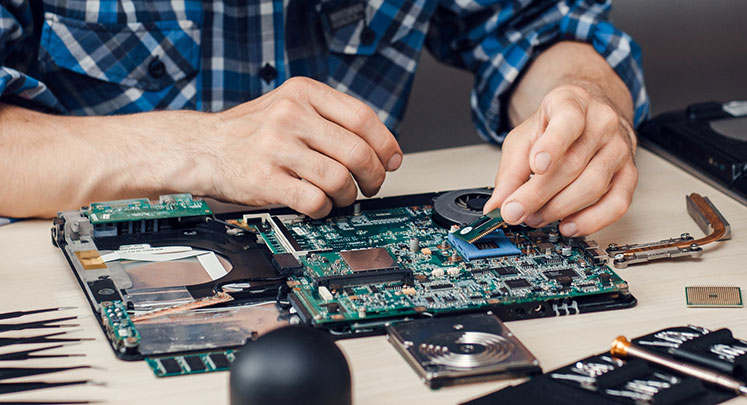 Photo of 5 Signs That You Need a Professional Computer Repair