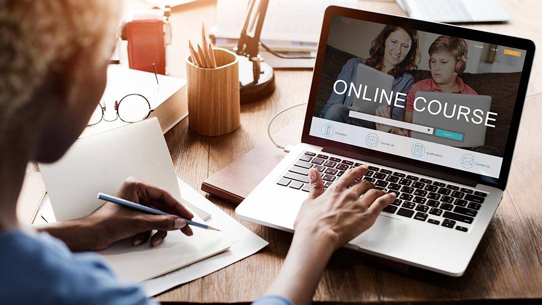 8 Benefits to Taking Online Courses